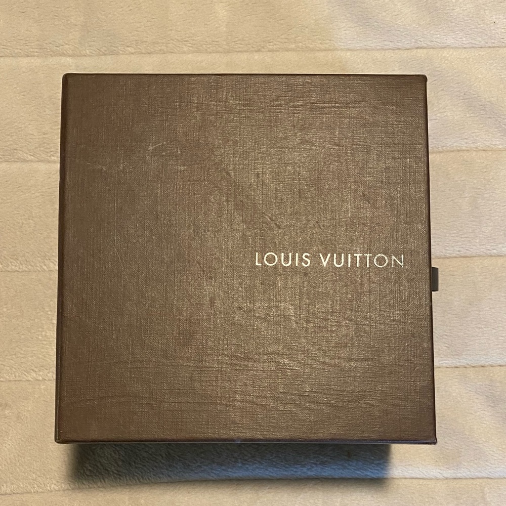 Lois Vuitton belt